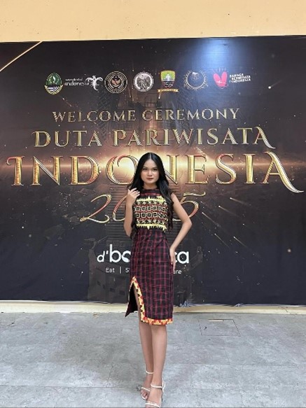 Short Dress Motif Tapis